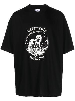 VETEMENTS - Black Unicorn Print T-Shirt
