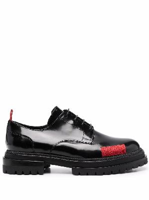 424 lace-up patent leather shoes