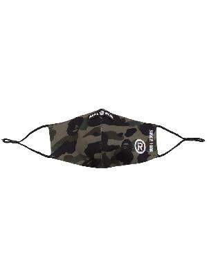 A BATHING APE® camouflage-print face mask