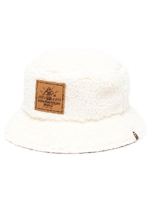 A BATHING APE® logo-patch bucket hat